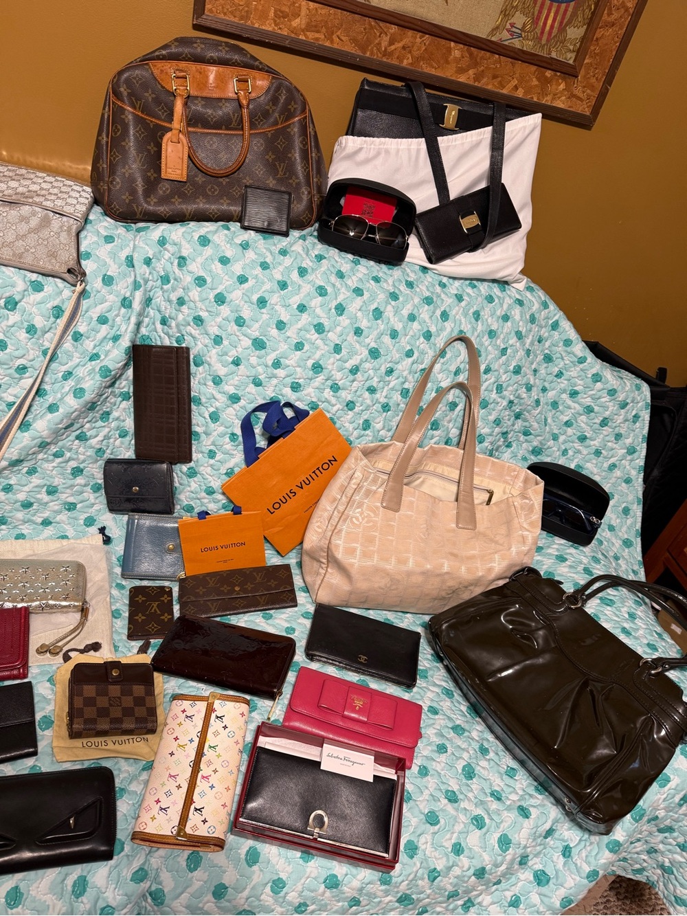 Designer lot! Louis Vuitton, Prada, Chanel, Burberry, Ferragamo, jimmy Choo + - Picture 6 of 13